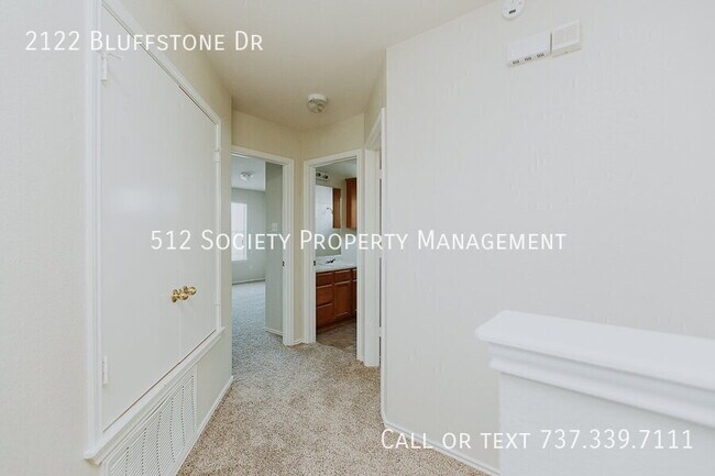 Building Photo - 2122 Bluffstone Dr