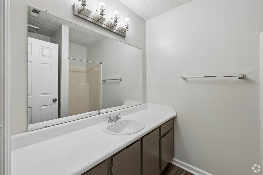 2BR, 2BA - 933SF - Second Bathroom - Park Towne Apartments