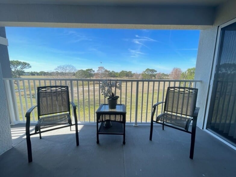 Building Photo - Stylish Orlando Condo in Gated Community –...