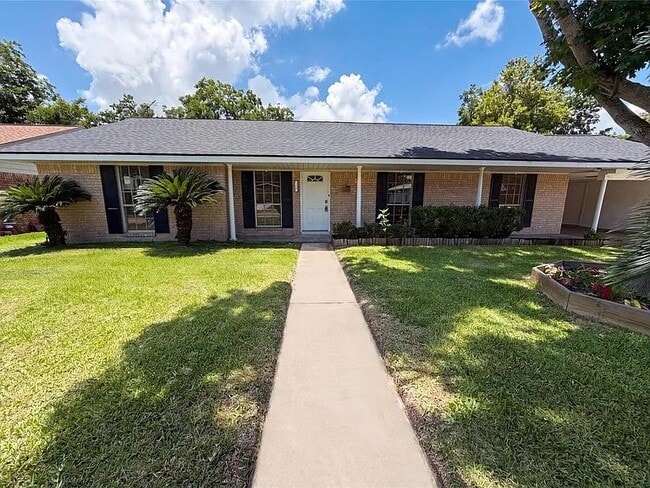 Building Photo - 910 Luella Ave