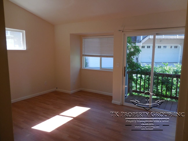 Building Photo - 1335 Oak Ridge Dr