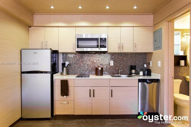 Building Photo - 4051 N Ocean Blvd