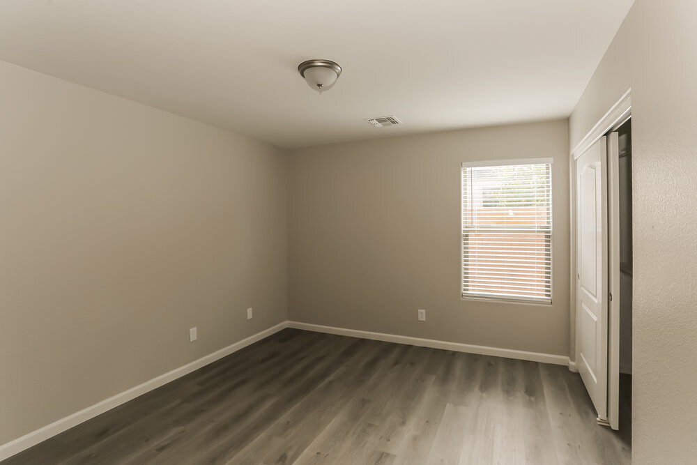 Building Photo - 8218 S Jenna Ln