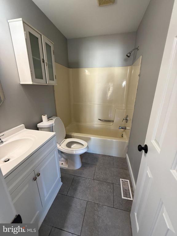 Building Photo - 1027 Pirates Ct