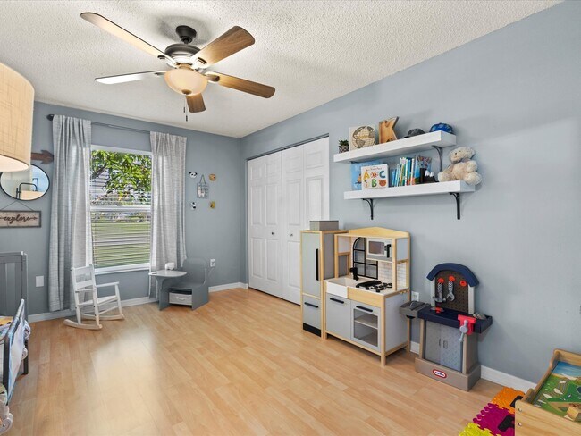 Building Photo - 5884 Milton Ave