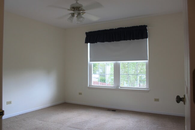 Building Photo - 324 Forest Dr