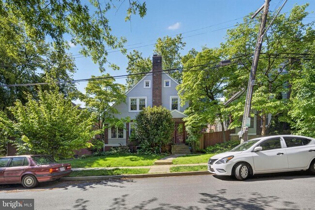 Building Photo - 3606 Jocelyn St NW