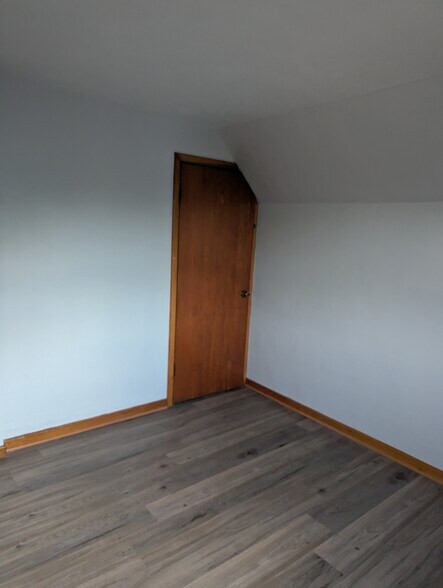 Bedroom closet - 96 Dempster St