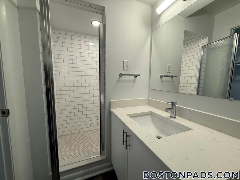 Building Photo - 53 Hill Rd