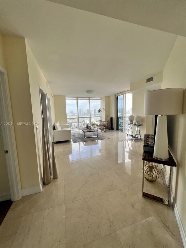 Building Photo - 18201 Collins Ave