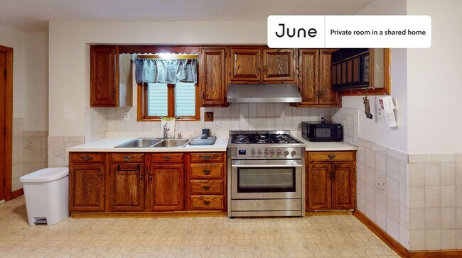 Building Photo - Room in Shared 5 bed/1 bath home