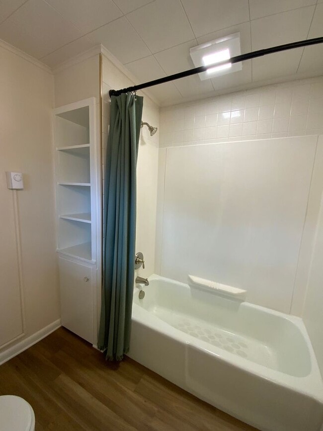 Building Photo - 146 N Cedar St