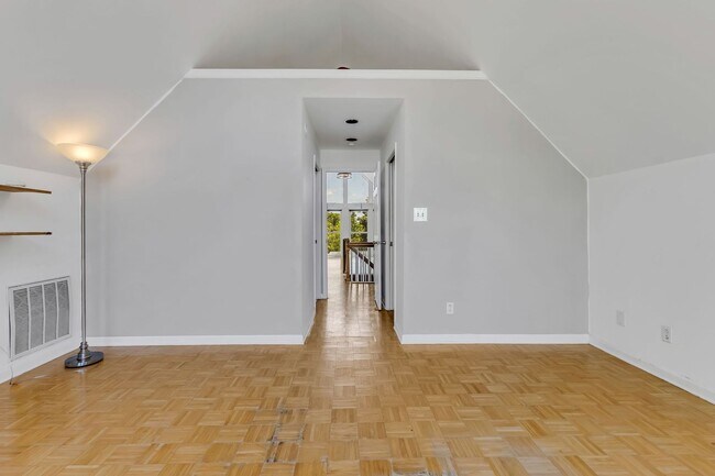 Building Photo - Available now! 3 BR/3BA Madson riverfront ...