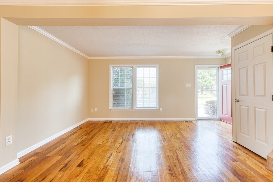 Building Photo - 490 Crestridge Way