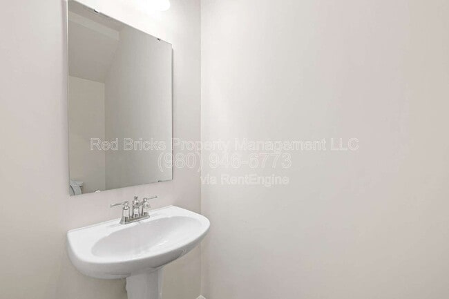 Building Photo - 2881 Yeager Dr NW