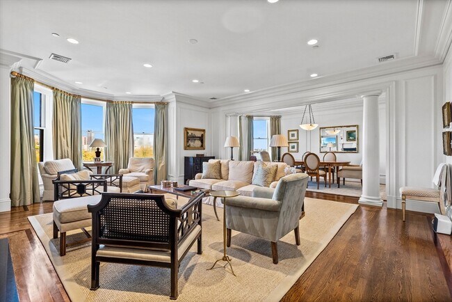 Building Photo - 348 Beacon St