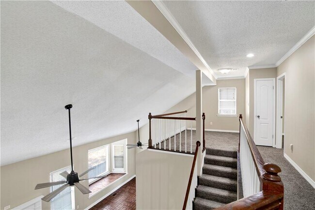 Building Photo - 708 Monarch Dr W