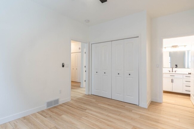 Building Photo - 3 Bedroom Single Family