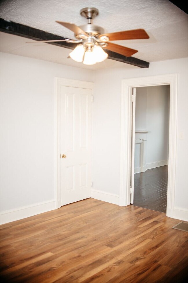 Building Photo - 331 N 3rd St