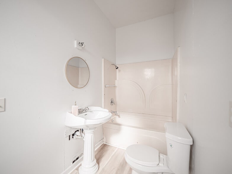 Building Photo - 1237 E Indiana St