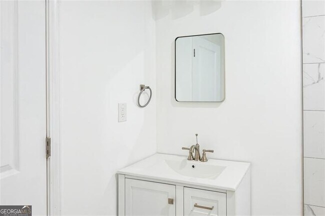 Building Photo - 2900 Eleanor Terrace NW