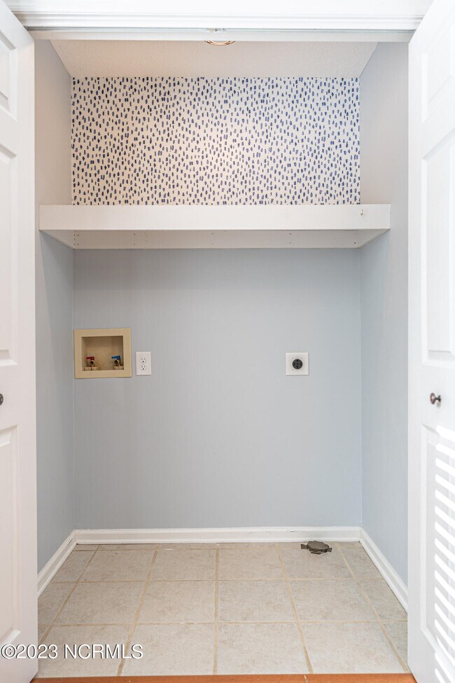 Building Photo - 145 Sandhurst Pl