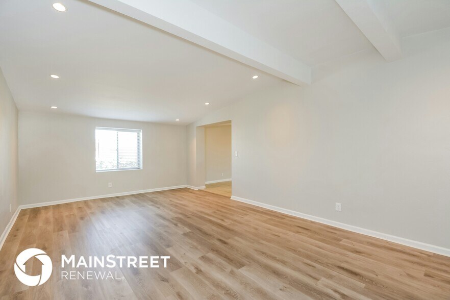 Building Photo - 1702 S Avenida Del Sol