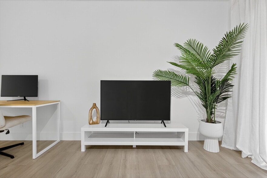 Building Photo - 261 Deer Creek Blvd