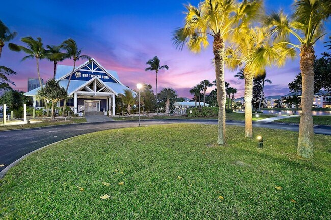 Building Photo - 353 S US Hwy 1