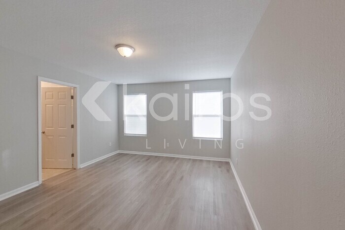 Building Photo - 1349 Mull St