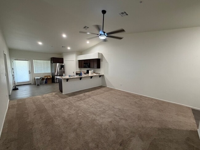 Building Photo - 3 BEDROOM HOME IN DESERT SKY!