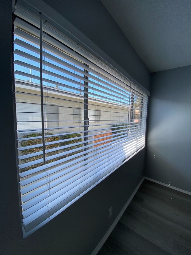 Building Photo - w651