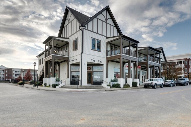 Building Photo - Stunning 4BE/3.5BA home in the very desira...