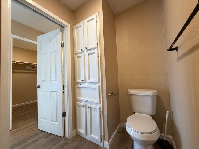 Building Photo - South Side Two Story Townhome!!