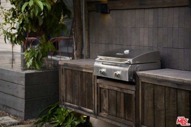 Building Photo - 5918 Monte Vista St