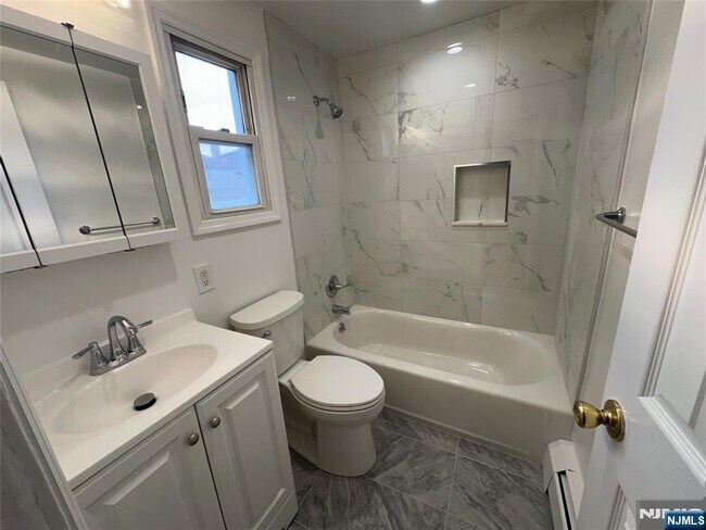 Building Photo - 8 Laird Pl