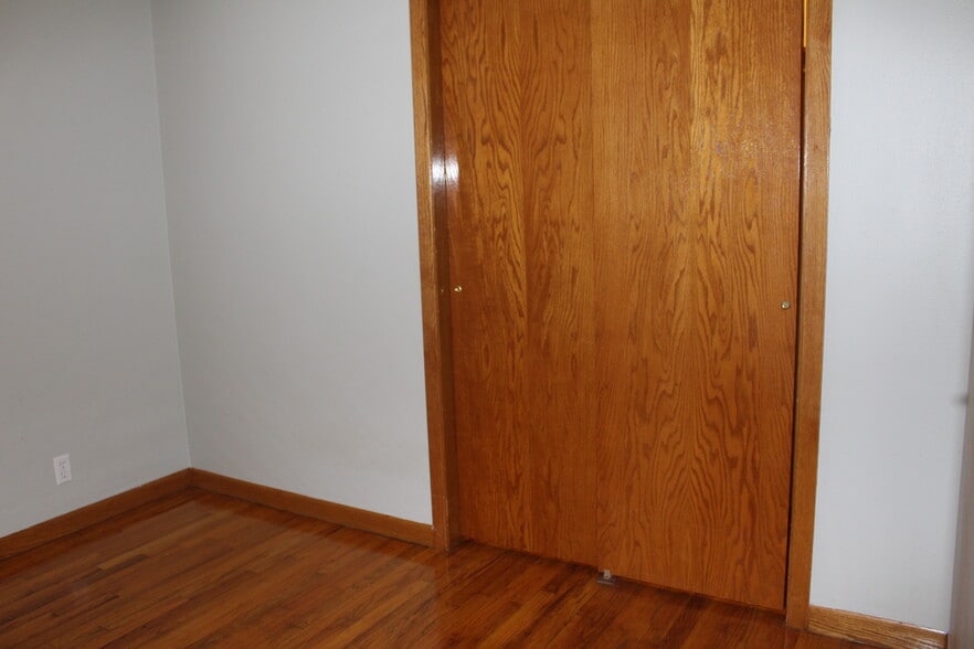 Building Photo - 3908 Pleasant Valley Blvd