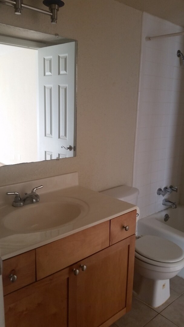 Building Photo - 1 Bd Condo In La Costa Brava With Balcony,...