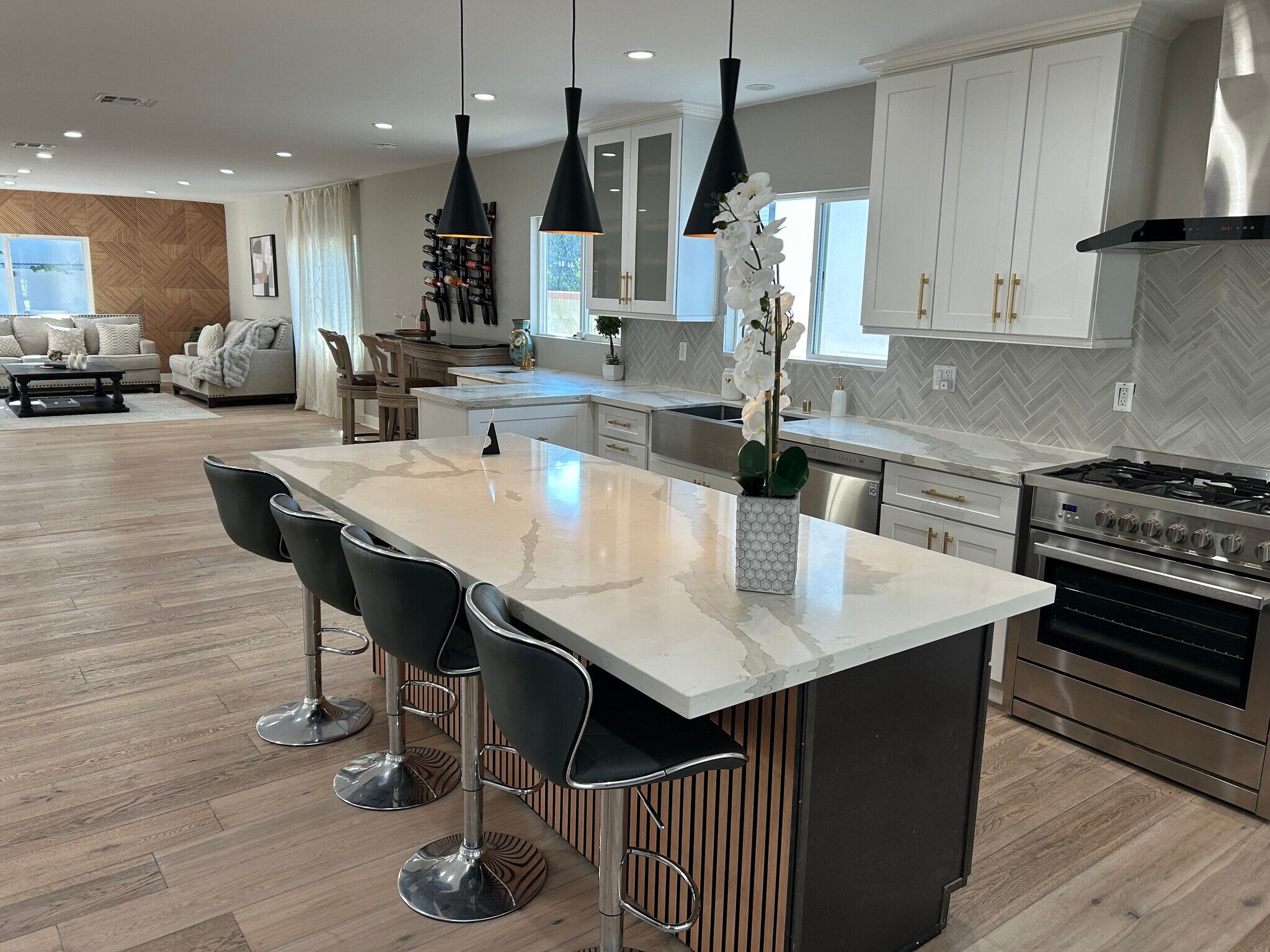 Building Photo - 4912 Alonzo Ave