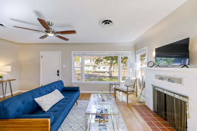 Living Room - 1654 Verda St