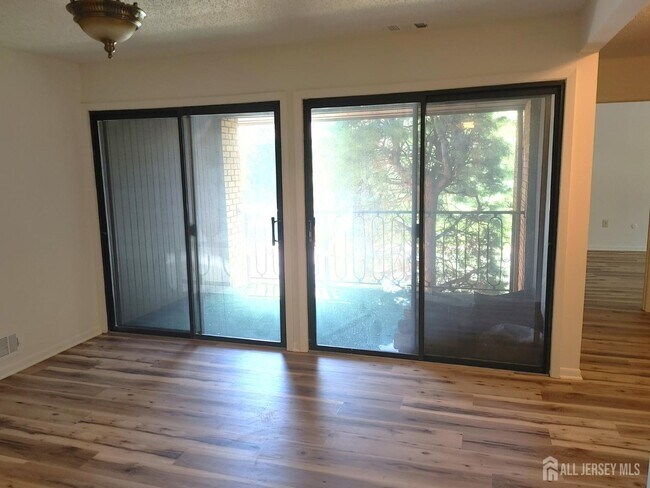 Building Photo - 280 Willowbrook Dr