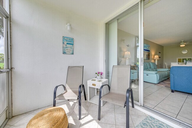 Building Photo - 745 W Country Club Dr