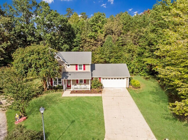 Building Photo - Charming 3 Bedroom Home with Modern Features and Spacious Outdoors!