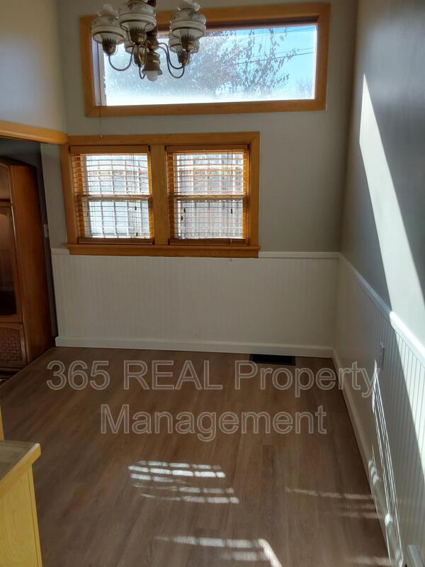 Building Photo - 930 20th Ave