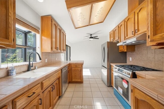 Building Photo - 836 Casals Dr