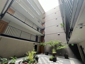 Building Photo - 1Bd/1Ba Home in Goose Hollow neighborhood ~ Secured Garage Parking and Additional Storage Unit!!!