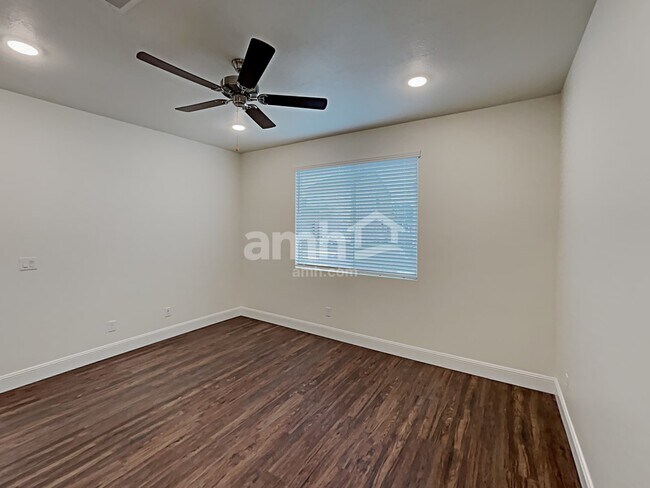 Building Photo - 2673 3340 South St