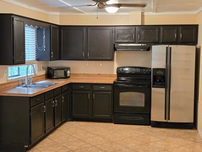 Building Photo - 7557 US-1