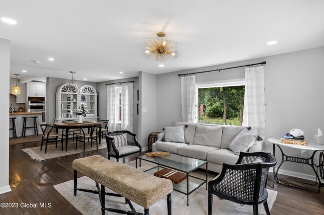 Building Photo - 10 Marion Pl