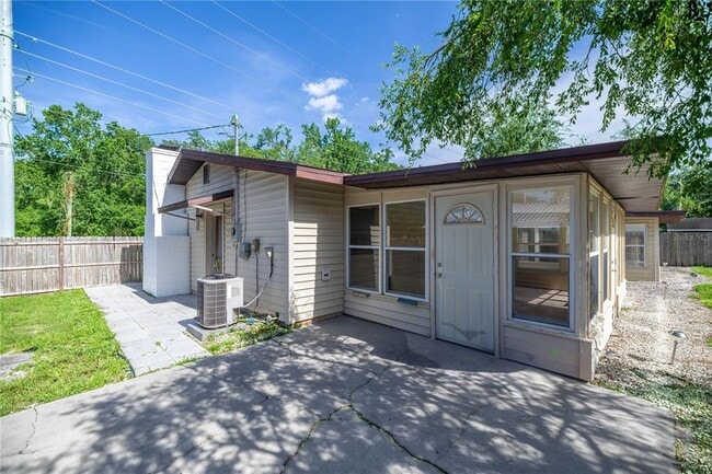 Building Photo - 3708 NE 25th Ave